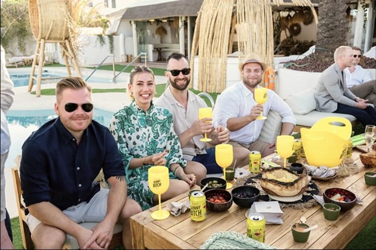 Relaxing summer celebration with Skinny Cans